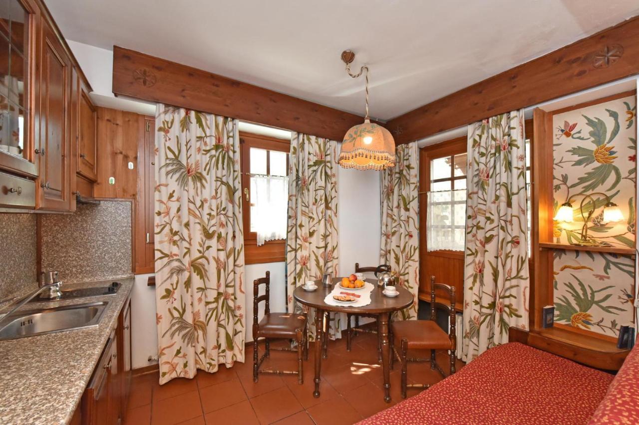 بيريوِل تْشيرفينيا Residence Castelli المظهر الخارجي الصورة